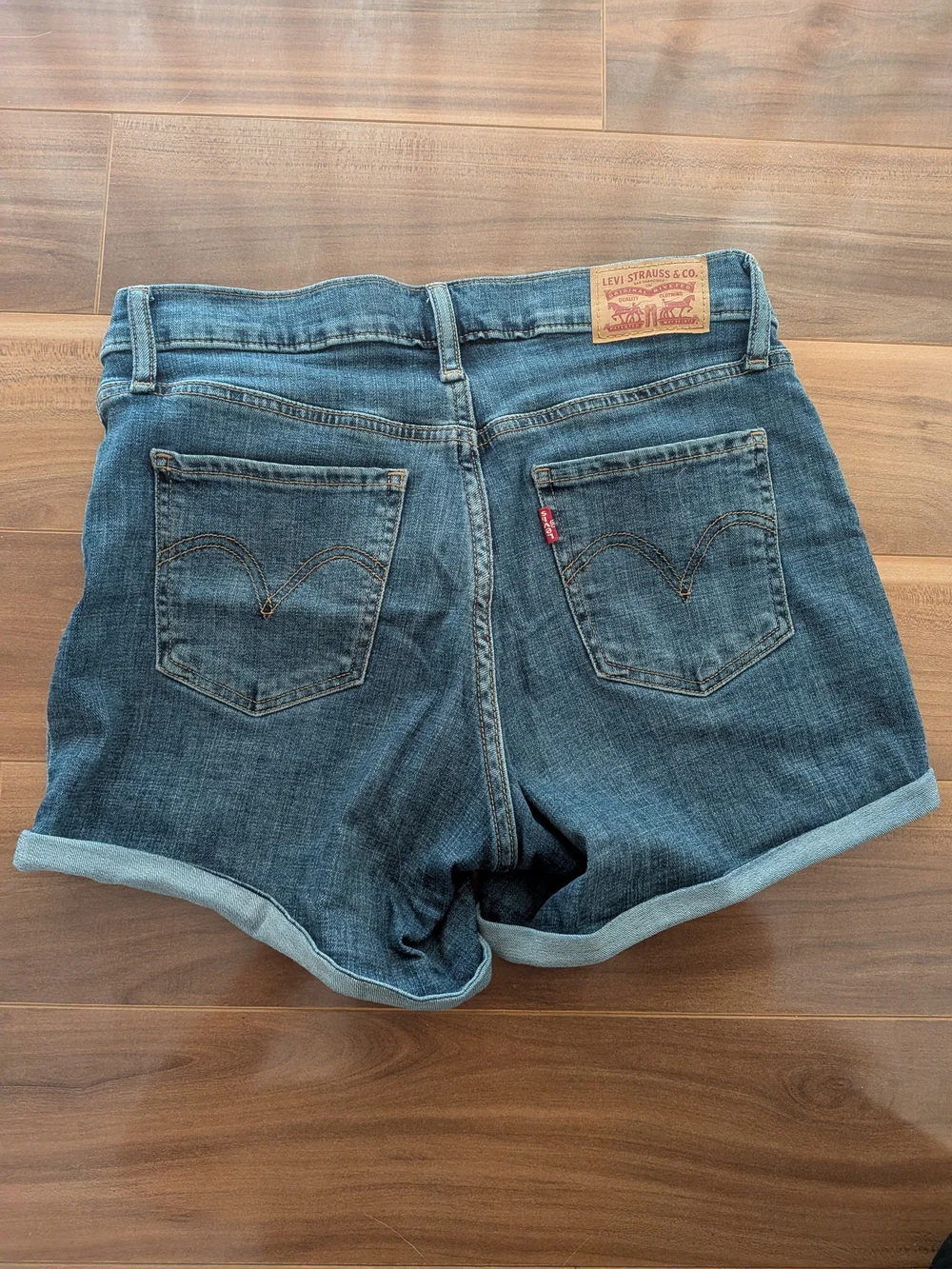 Women's Dark Wash Denim Roll-Cuff Shorts - Picture 3 of 5